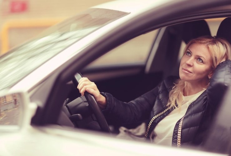 Donna al volante