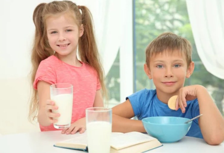 Bambini fanno colazione (Depositphotos foto) - www.statodonna.it