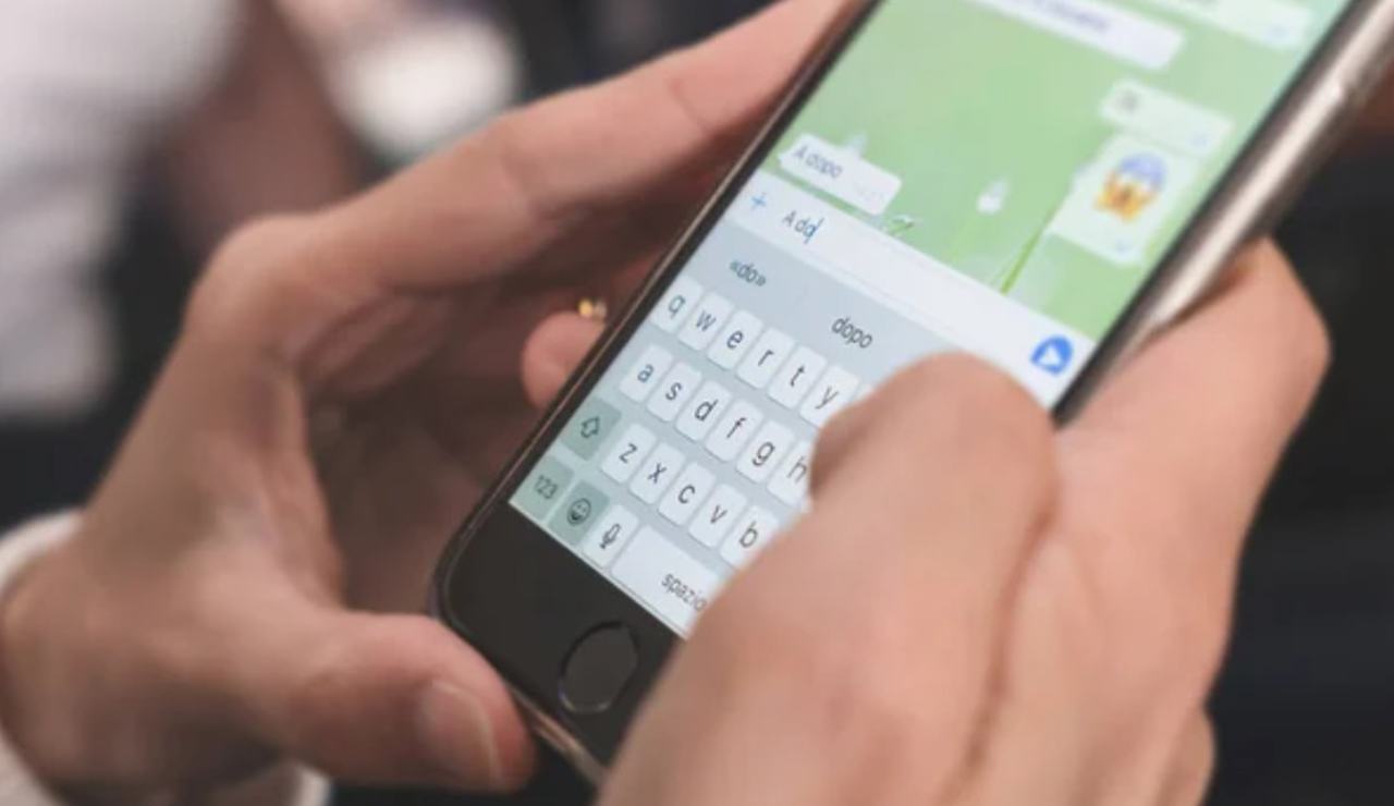 Chat di WhatsApp (Depositphotos foto) - www.statodonna.it