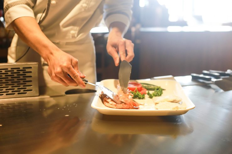 Cucina di un ristorante (Pixabay foto) - www.statodonna.it