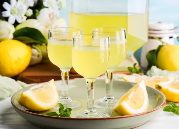 Limoncello artigianale (Depositphotos foto) - www.statodonna.it
