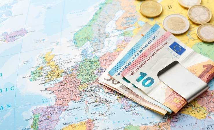 Stipendio euro Italia 