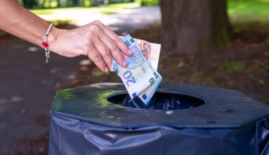 Addio euro prendete banconote avete buttatele