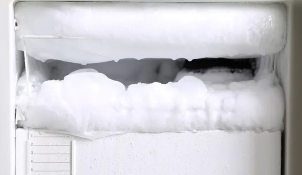 Ghiaccio nel freezer (Depositphotos foto) - www.statodonna.it