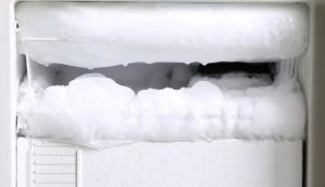 Ghiaccio nel freezer (Depositphotos foto) - www.statodonna.it