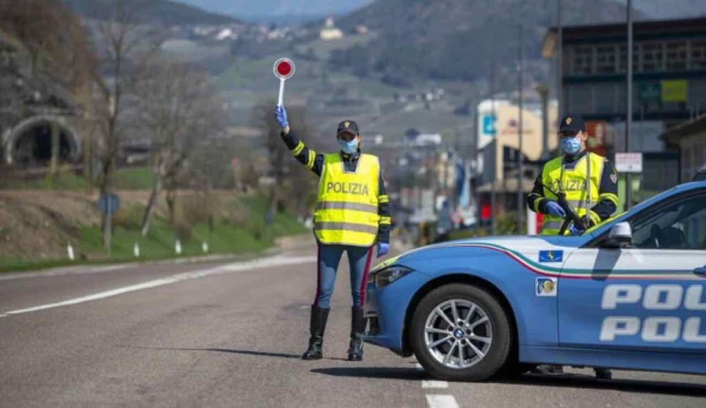 Posto di blocco patente scontrino autolavaggio multa