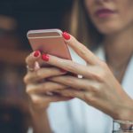 Donna al cellulare
