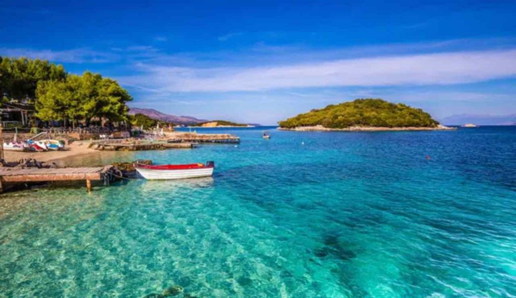 Vacanze estiva meta economica persone prenotando