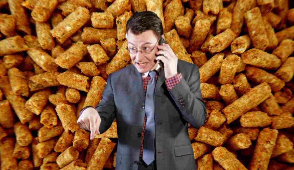 Uomo arrabbiato per prezzo pellet