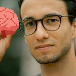 Uomo intelligente cervello