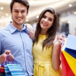 Coppia felice fa shopping (Depositphotos foto) - www.statodonna.it