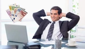 Lavoratore felice con soldi (Depositphotos foto) - www.statodonna.it