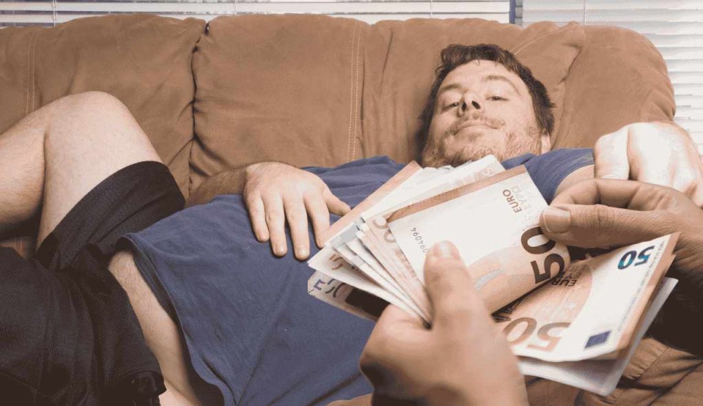 stai a casa e ti pagano