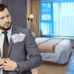 uomo ricco in camera hotel di lusso