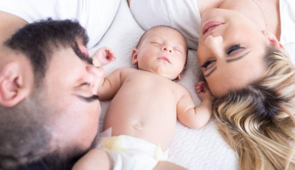 Neonato e famiglia (Pixabay foto) - www.statodonna.it