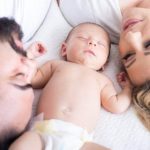 Neonato e famiglia (Pixabay foto) - www.statodonna.it