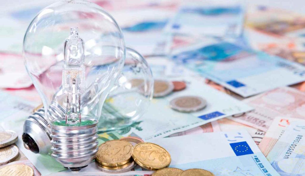 Risparmio in bolletta (Depositphotos foto) - www.statodonna.it